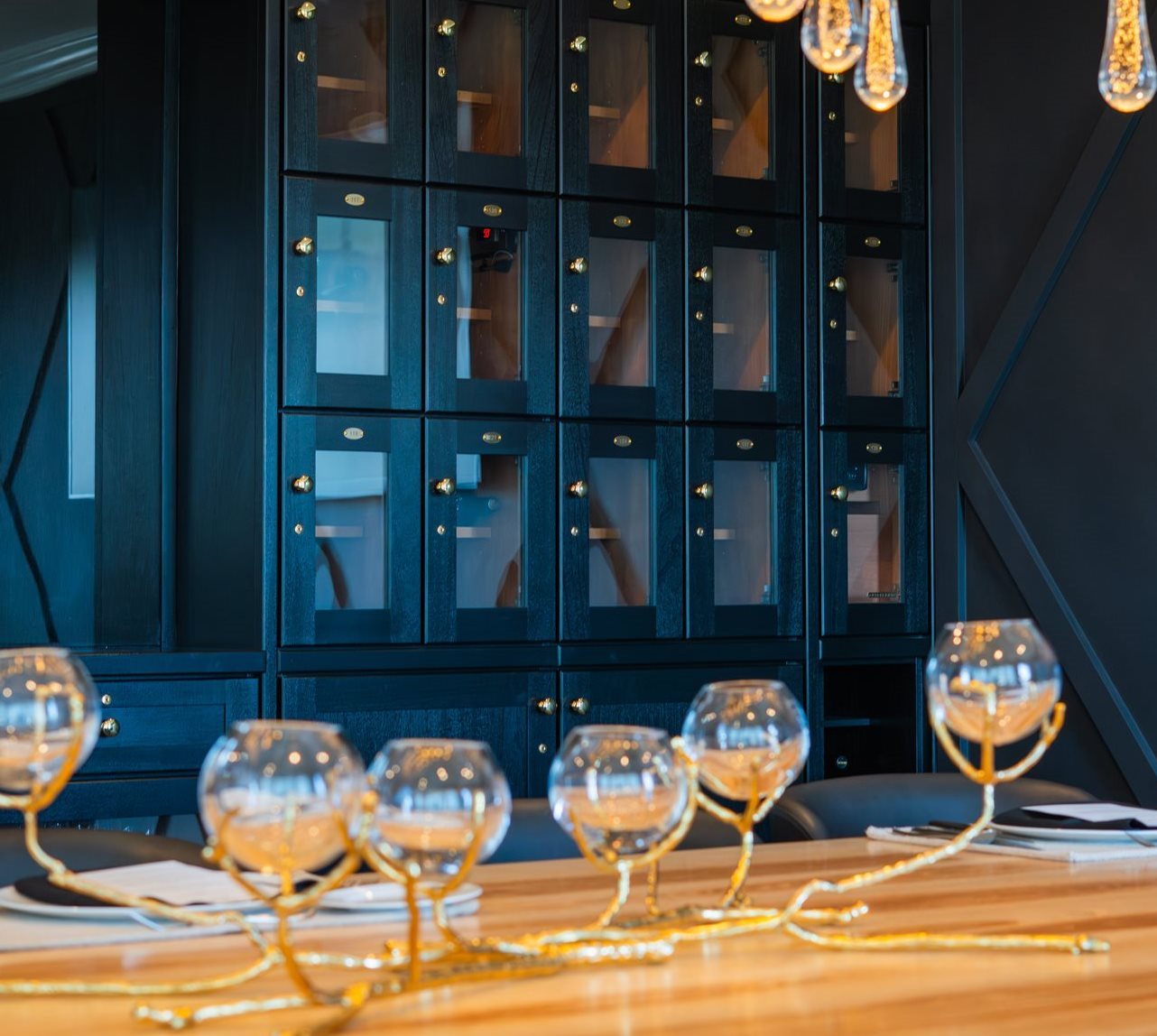 Rolling_Roads_-_Wine_and_Cigar_Lockers-14